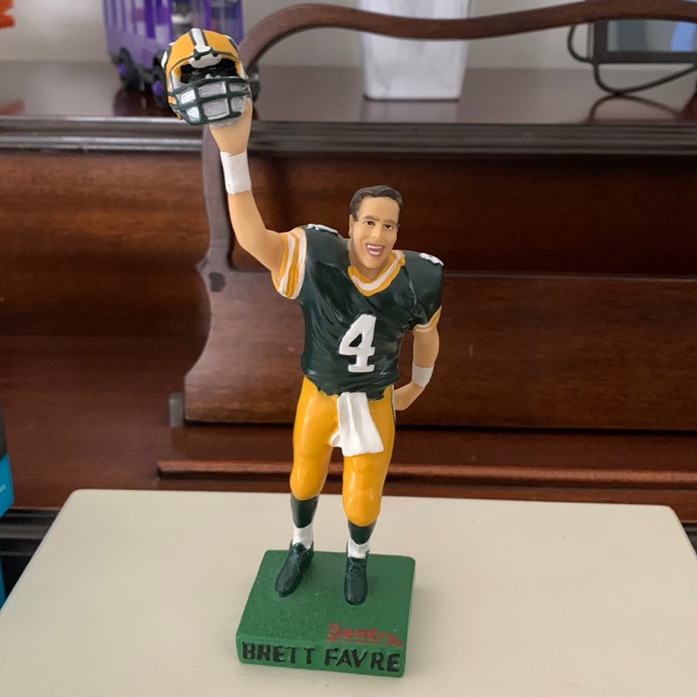 Brett Farve Green Bay Packers mini-statue 6”Hx2”Wx2”L